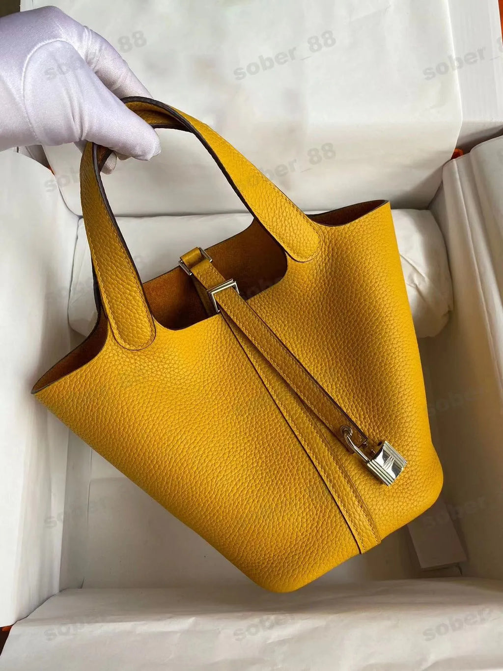 HERMÈS Picotin Lock 18 Bag in Clemence Leather