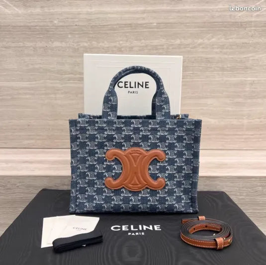 Celine Pre-Owned
Cabas Thais Triomphe Printed Canvas Small tote bag
