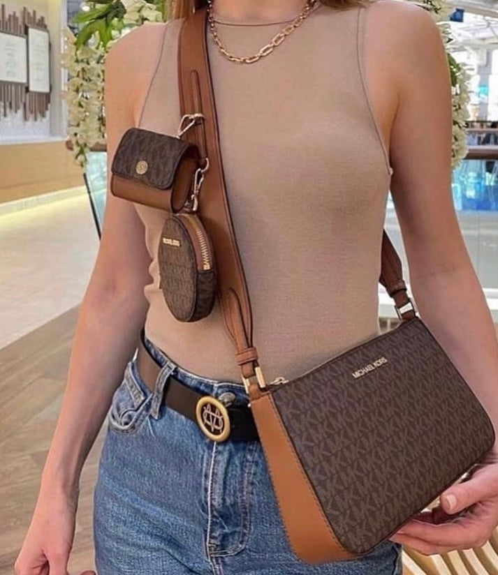 Michael Kors Jet Set Charm Medium Camera Bag