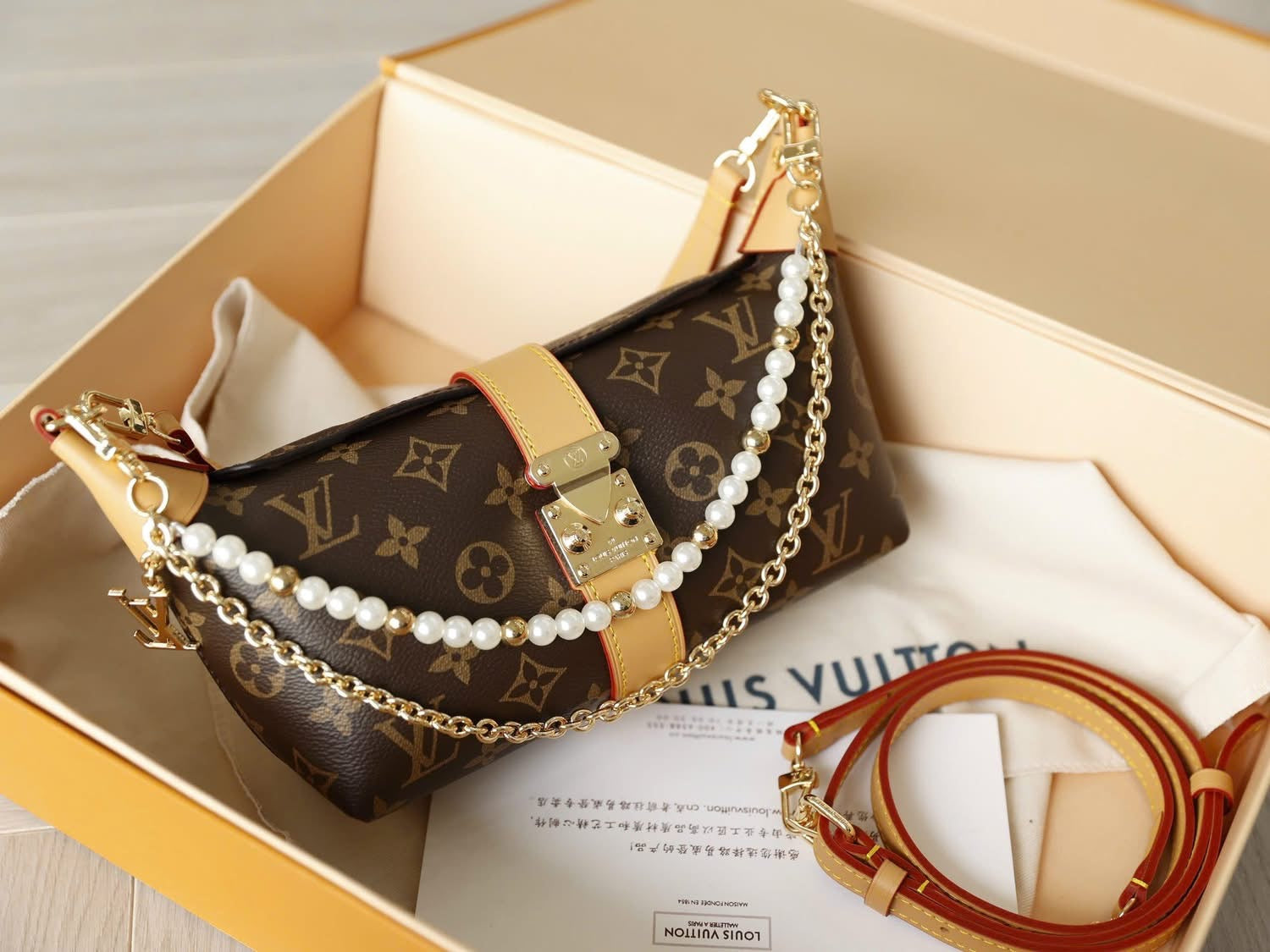 Louis Vuitton Pochette Métis Monogram