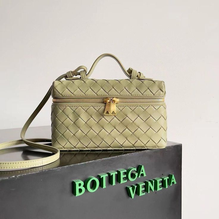 Bottega Veneta Bang Bang small Intrecciato leather vanity bag