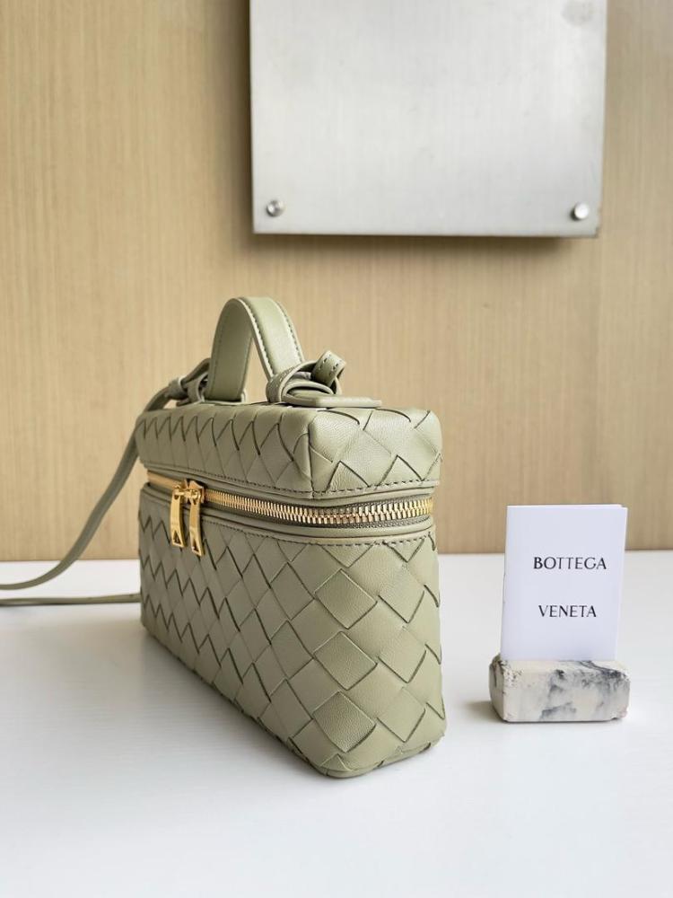 Bottega Veneta Bang Bang small Intrecciato leather vanity bag