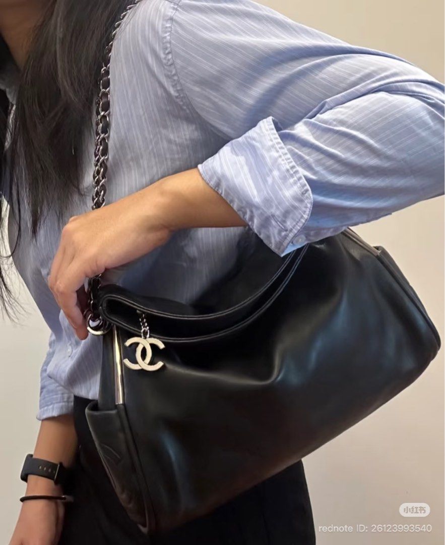 CHANEL 22 Small Hobo Bag – (Silver Hardware)