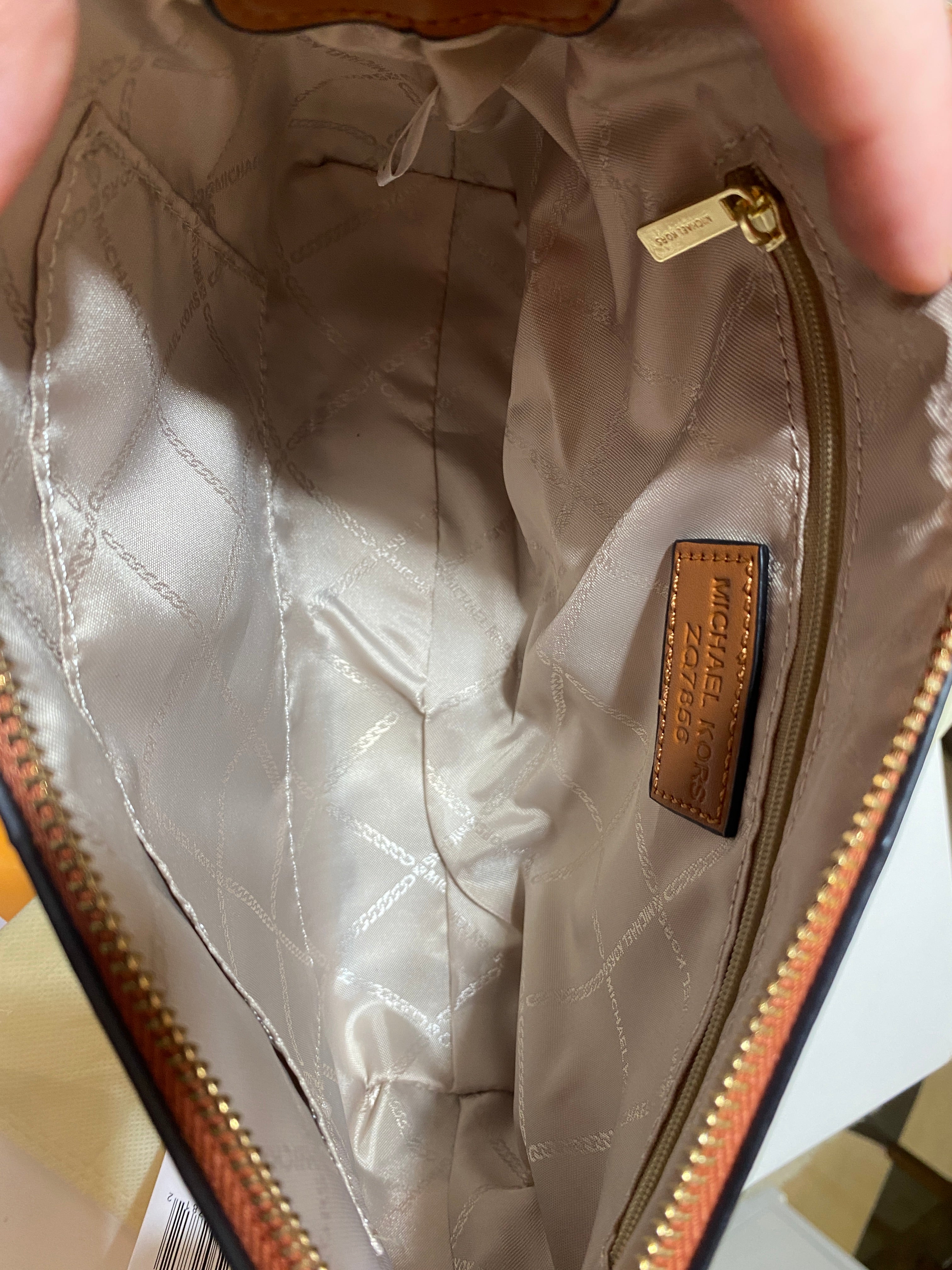 Michael Kors Jet Set Charm Medium Camera Bag