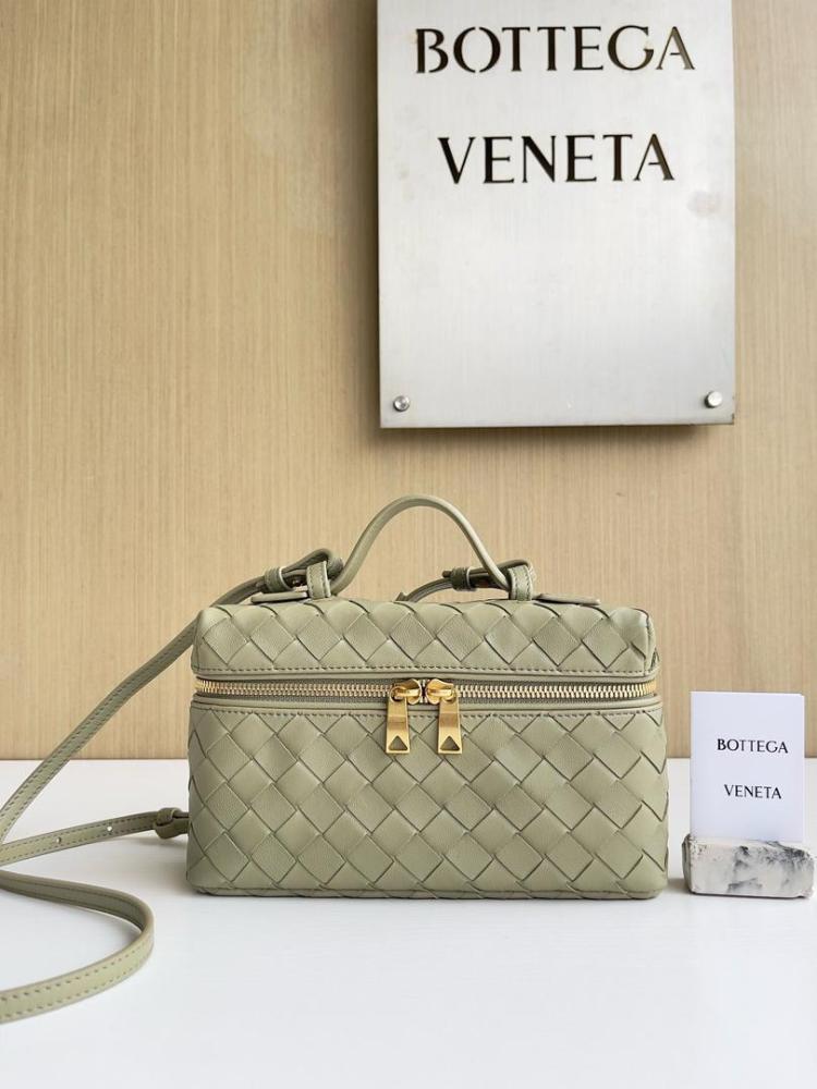 Bottega Veneta Bang Bang small Intrecciato leather vanity bag