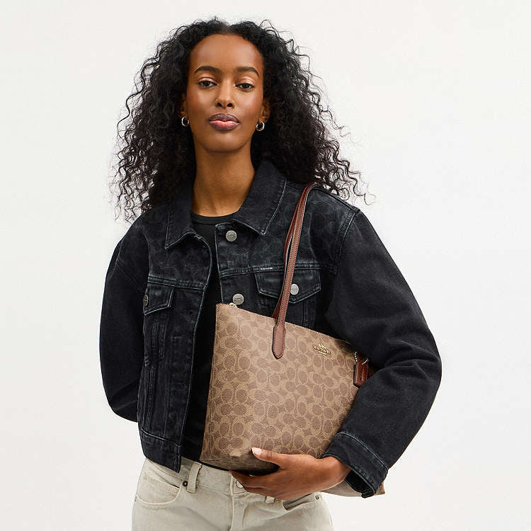 Coach Gallery Tote in Signature Canvas