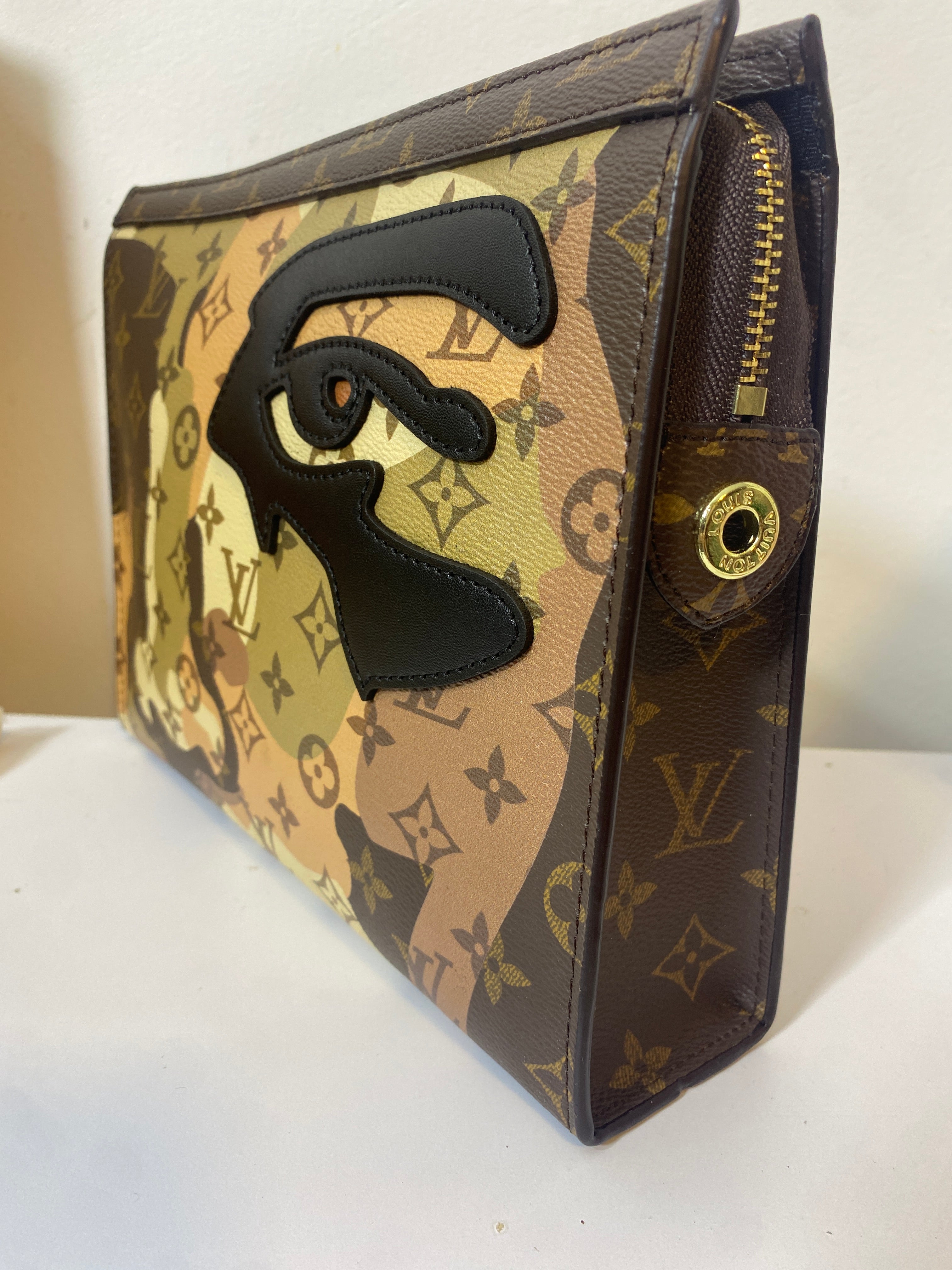 Louis Vuitton Pochette Voyage face portrait