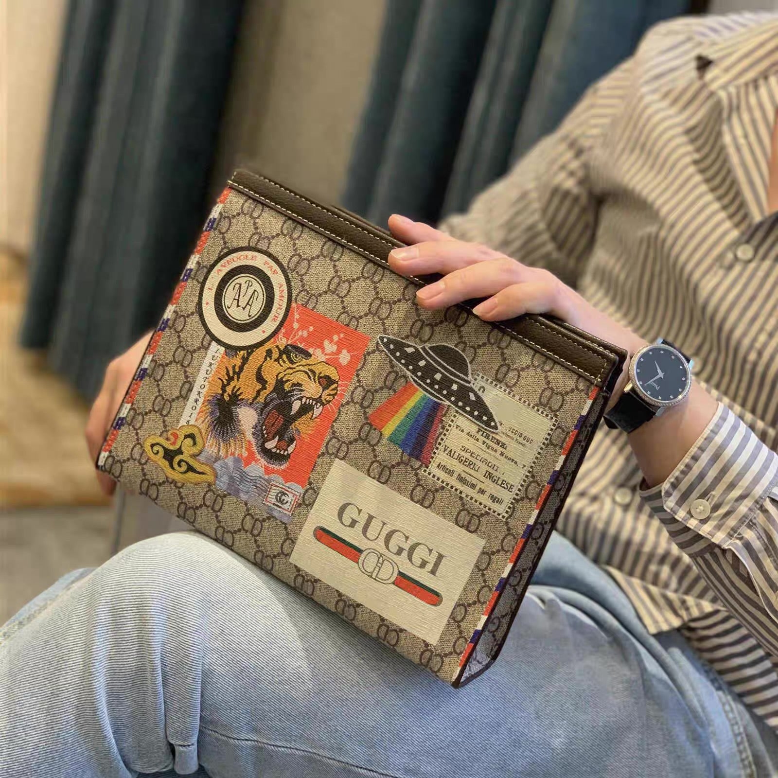 Gucci Courrier GG Supreme Pouch