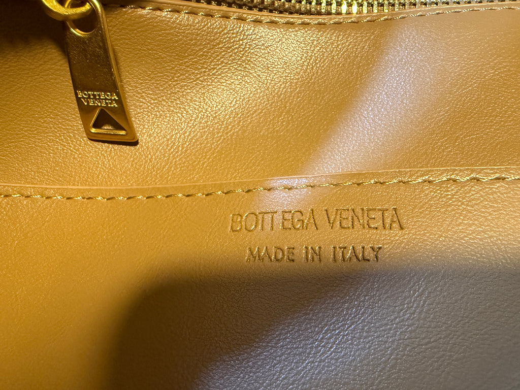 Bottega Veneta Andiamo Intrecciato Tote Bag (X Large)