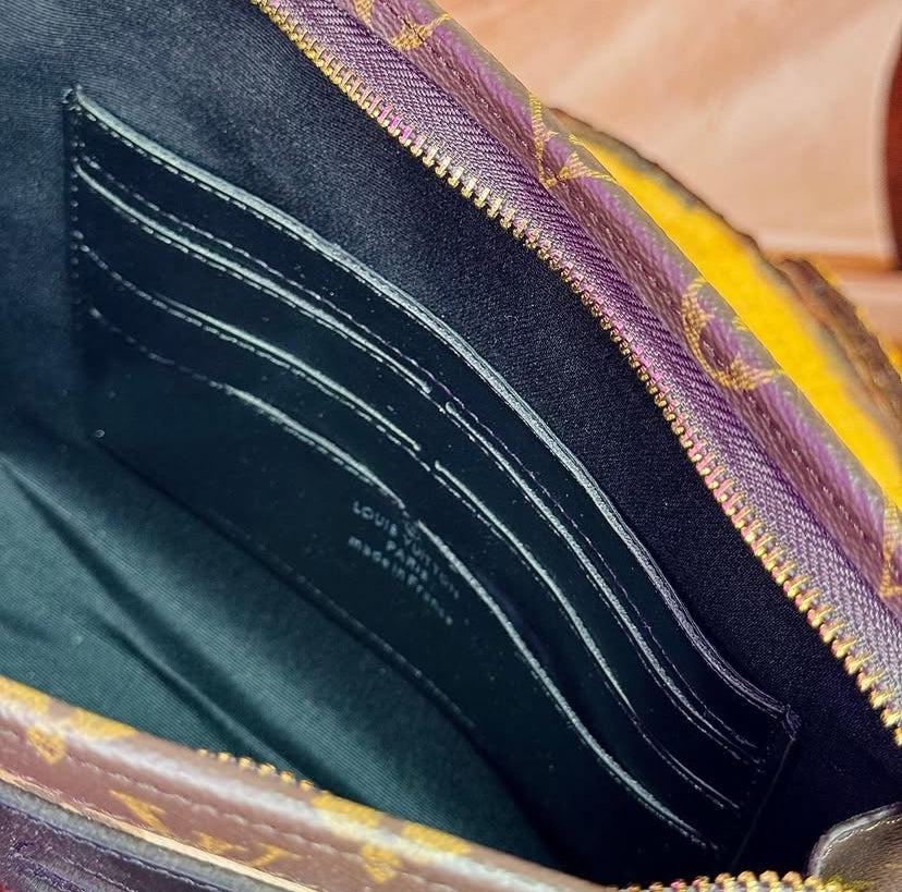 Louis Vuitton Pochette Voyage face portrait