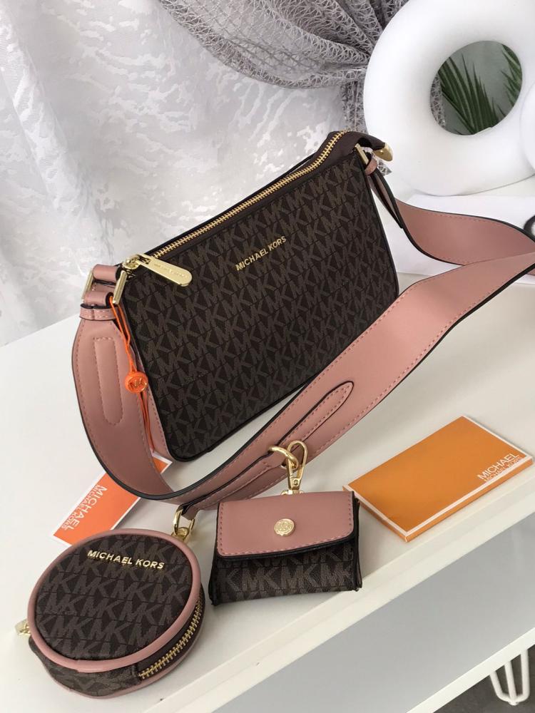 Michael Kors Jet Set Charm Medium Camera Bag