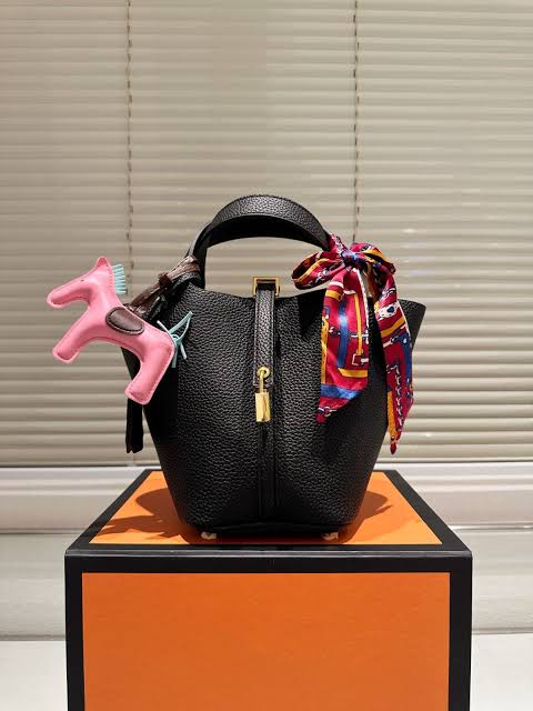 HERMÈS Picotin Lock 18 Bag in Clemence Leather