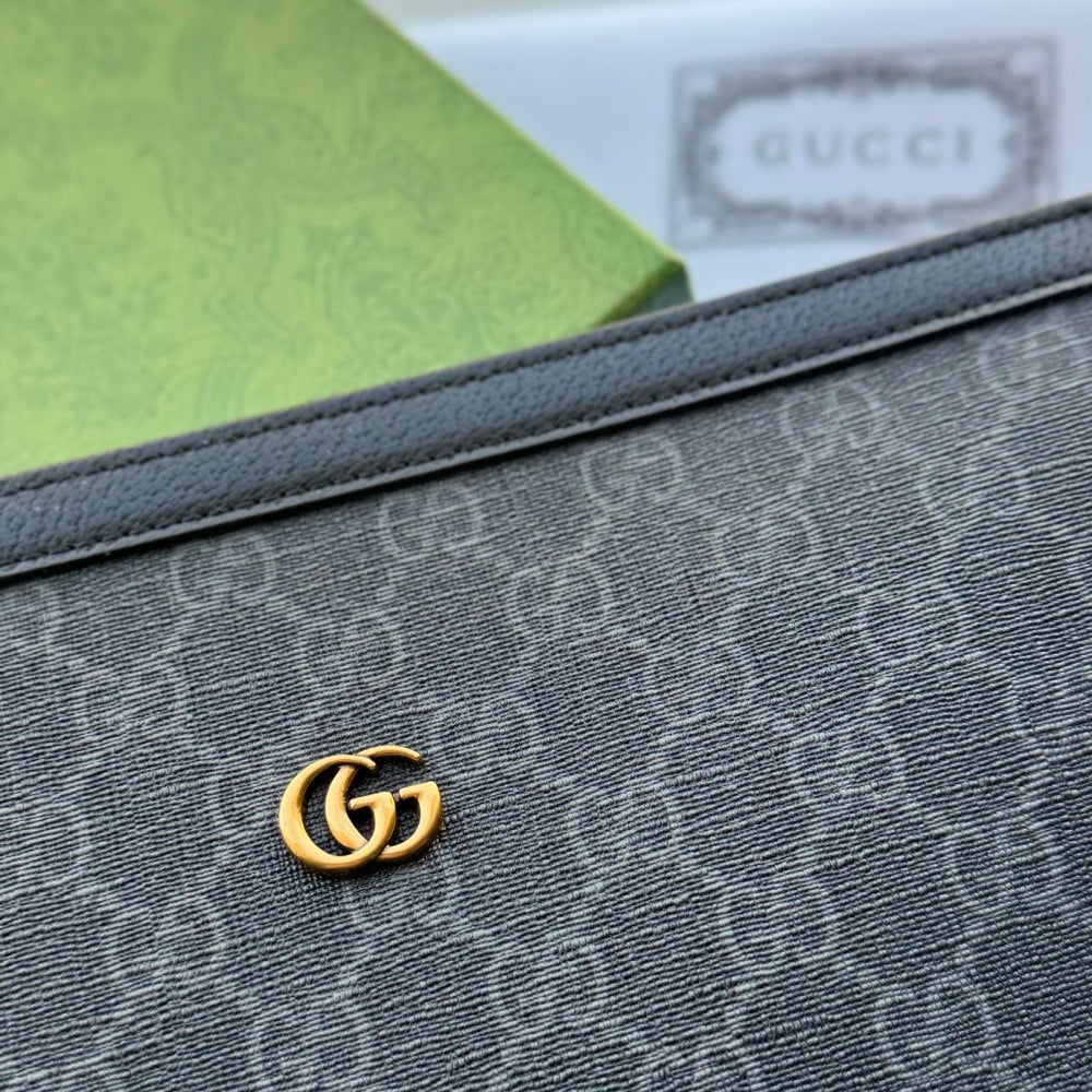 Gucci GG Supreme Pouch