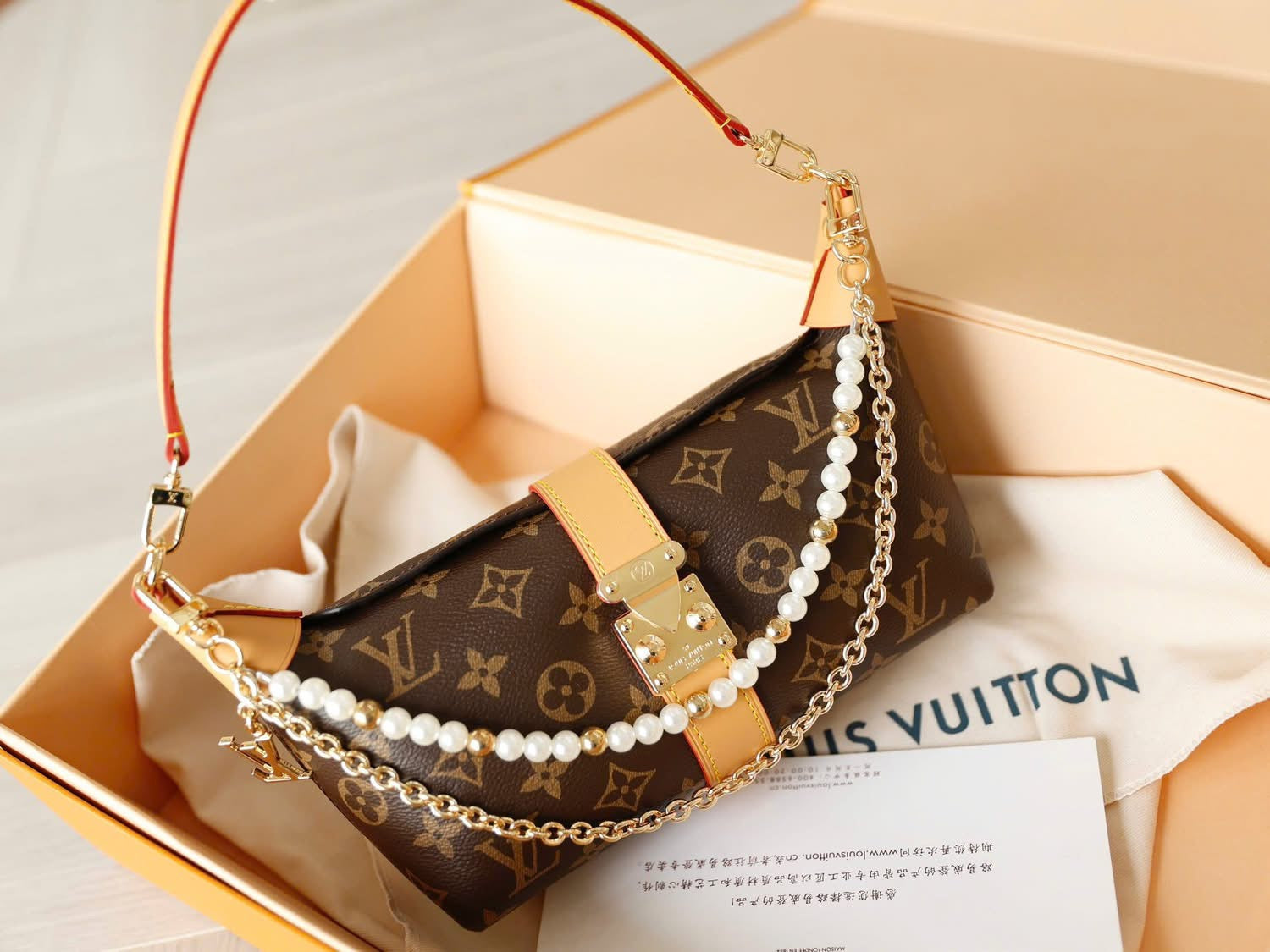 Louis Vuitton Pochette Métis Monogram