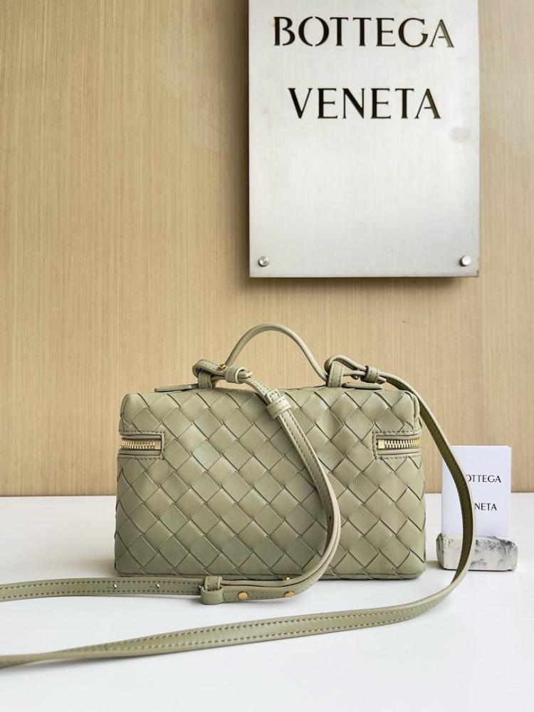 Bottega Veneta Bang Bang small Intrecciato leather vanity bag