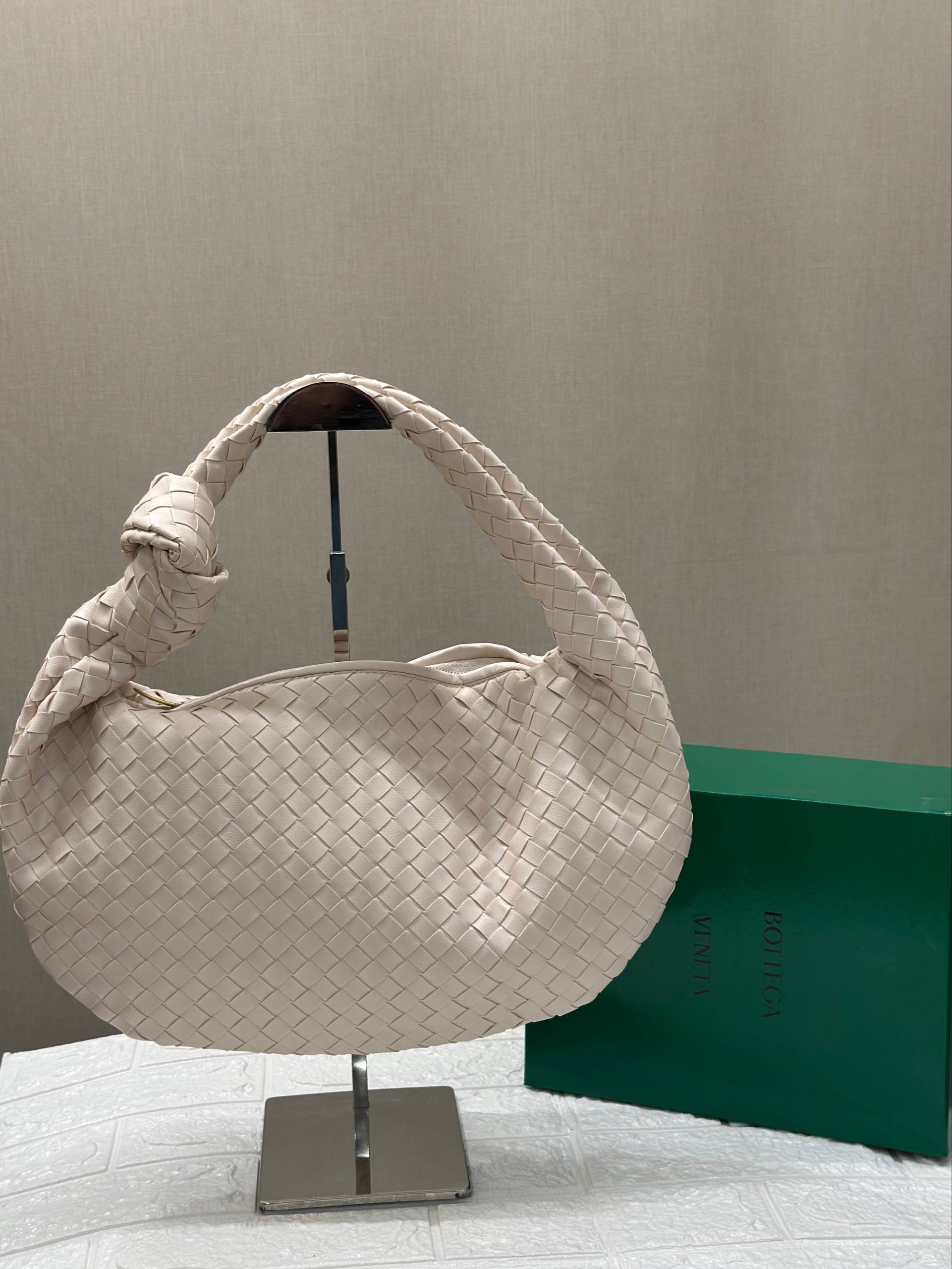 Bottega Veneta Large Intrecciato Hobo Bag