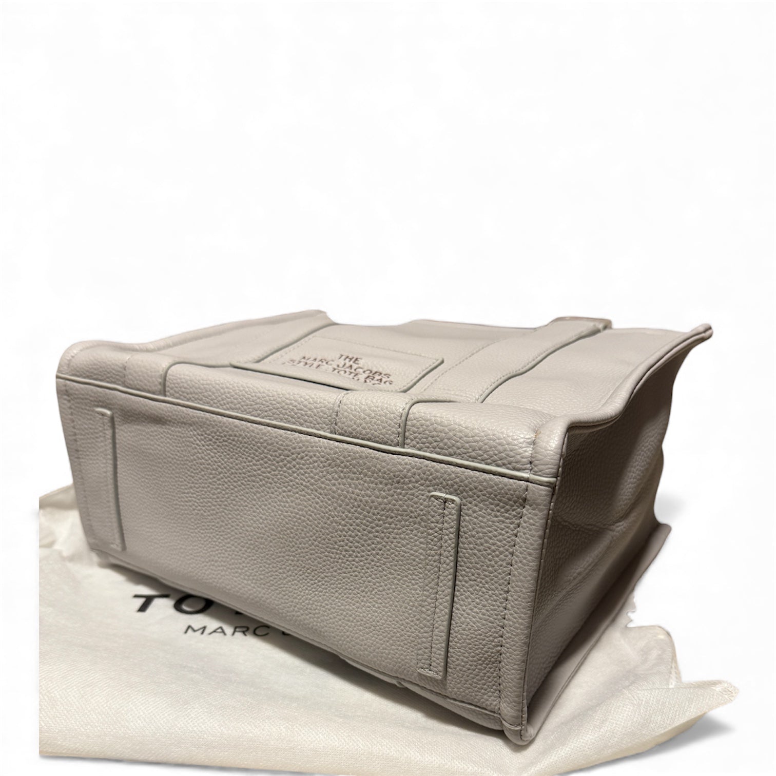 Marc Jacobs The Tote Bag – Medium Leather Tote