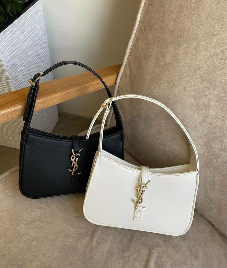 Saint Laurent Le 5 à 7 Hobo Bag