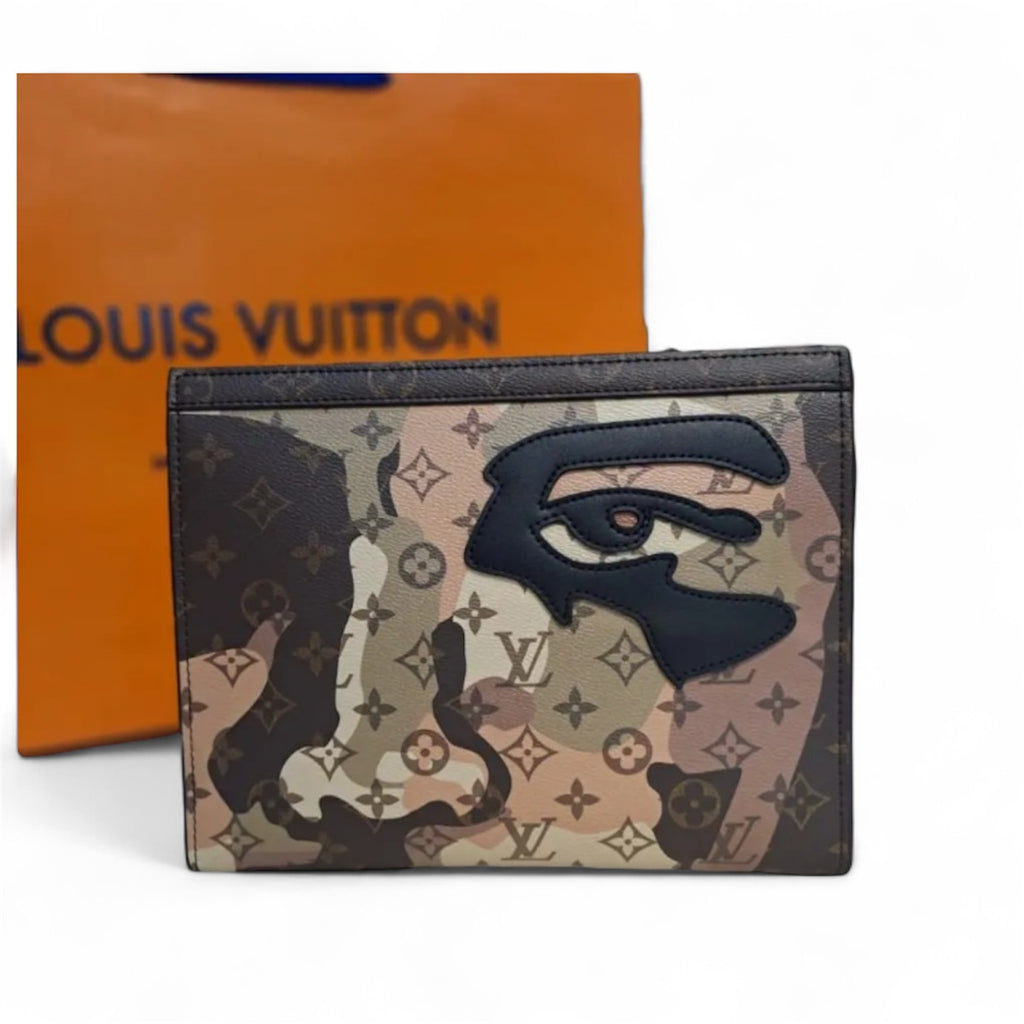 Louis Vuitton Pochette Voyage face portrait