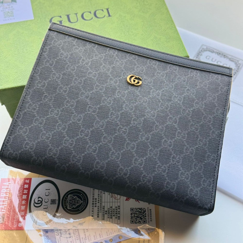 Gucci GG Supreme Pouch