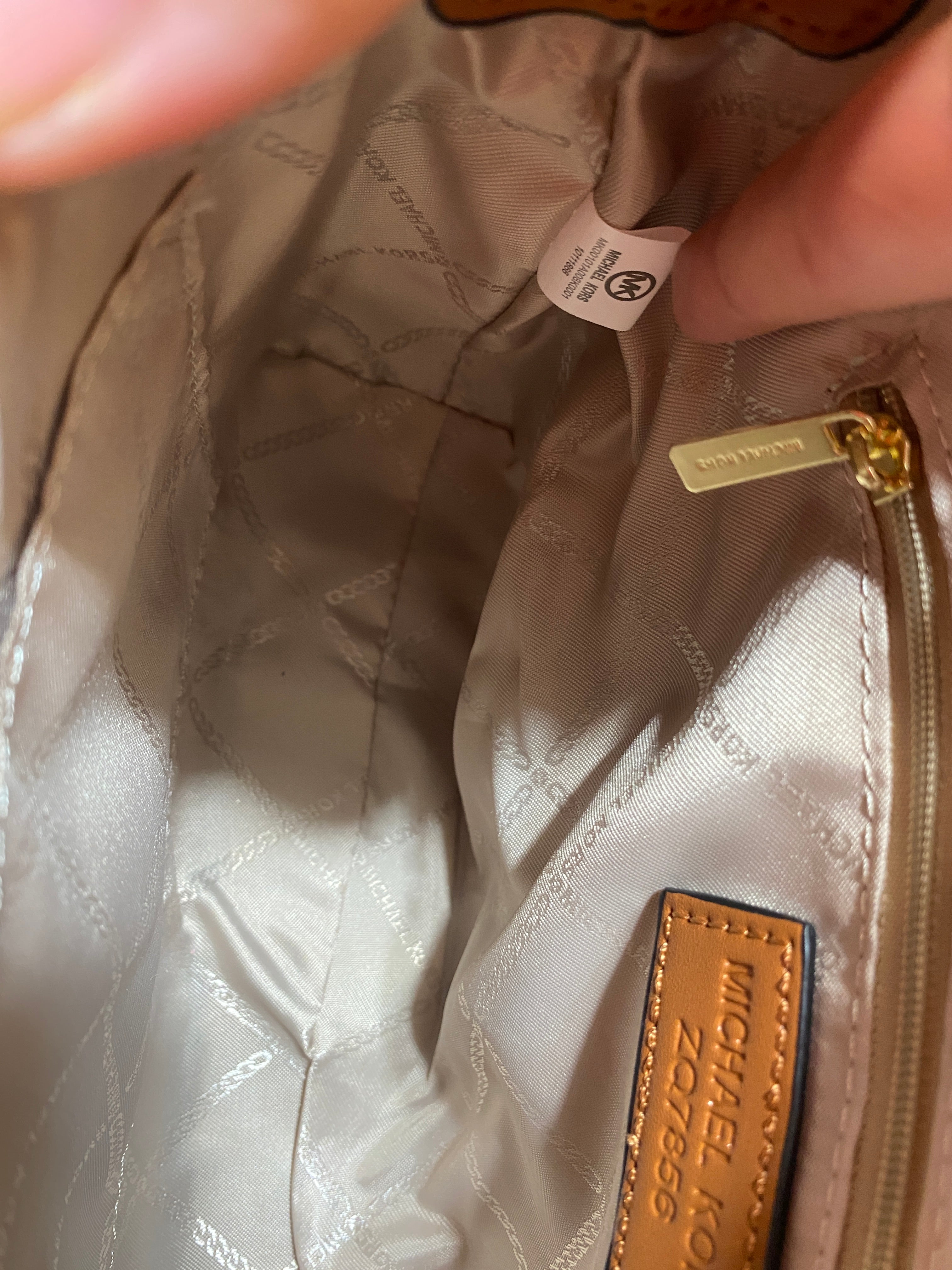 Michael Kors Jet Set Charm Medium Camera Bag