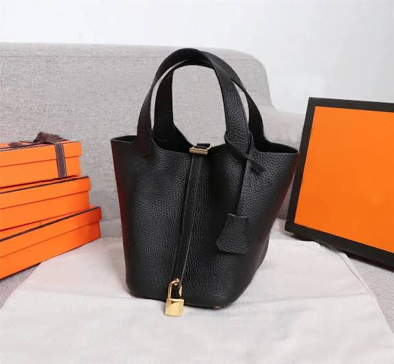 HERMÈS Picotin Lock 18 Bag in Clemence Leather