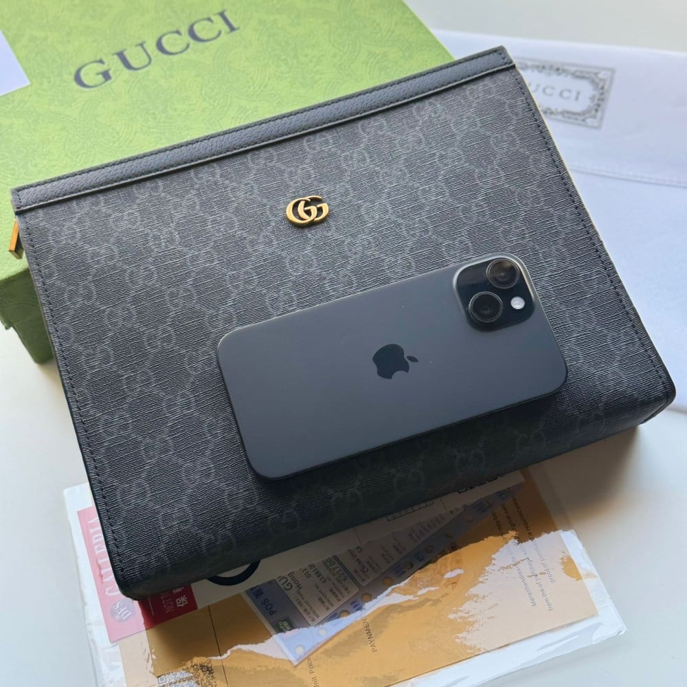 Gucci GG Supreme Pouch