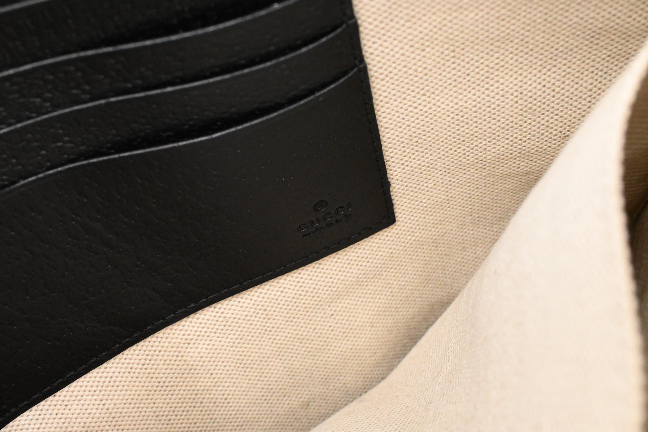 Gucci Bee Clutch in Black Leather