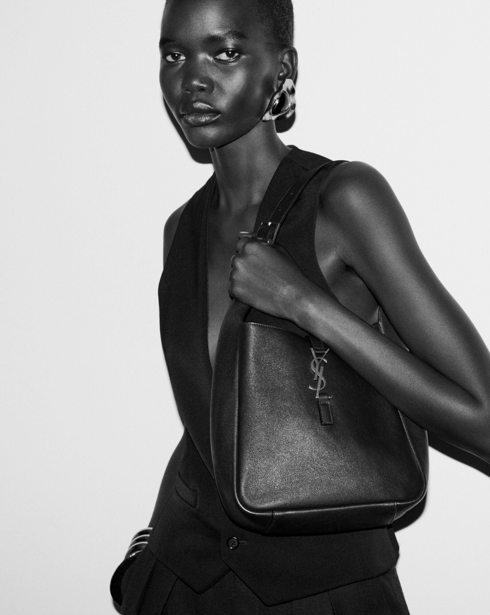 Saint Laurent LE 5 À 7 Hobo Bag in Smooth Leather