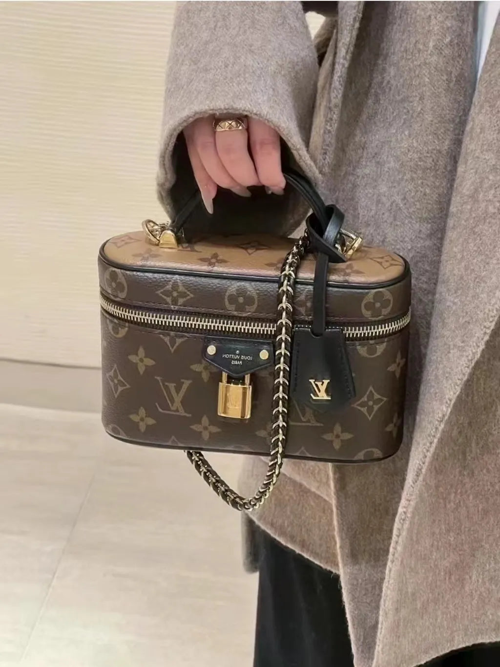 LV BAG Vanity Chain Pouch