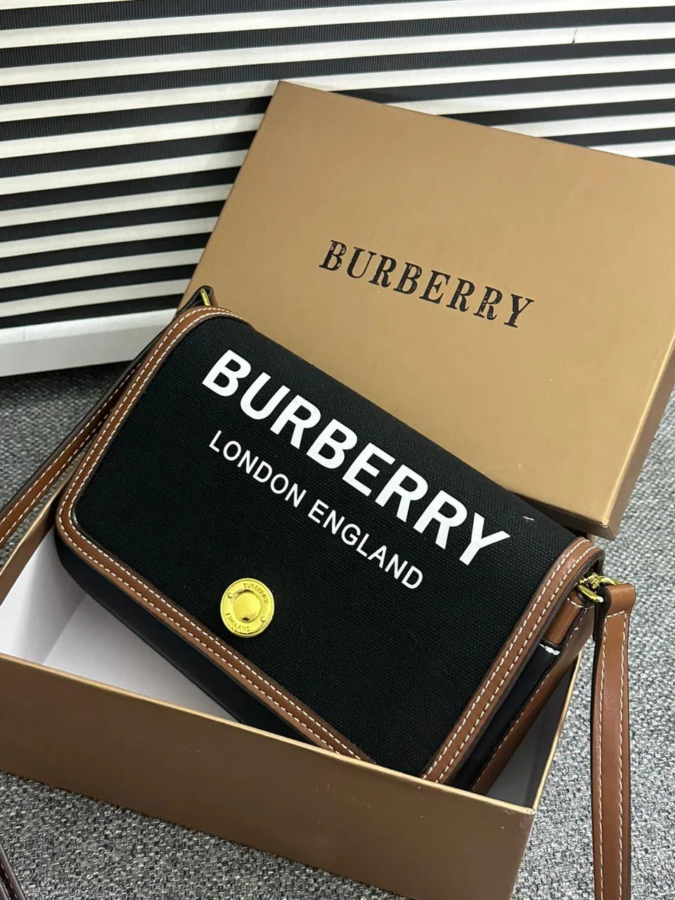 BURBERRY HAMPSHIRE HORSEFERRY