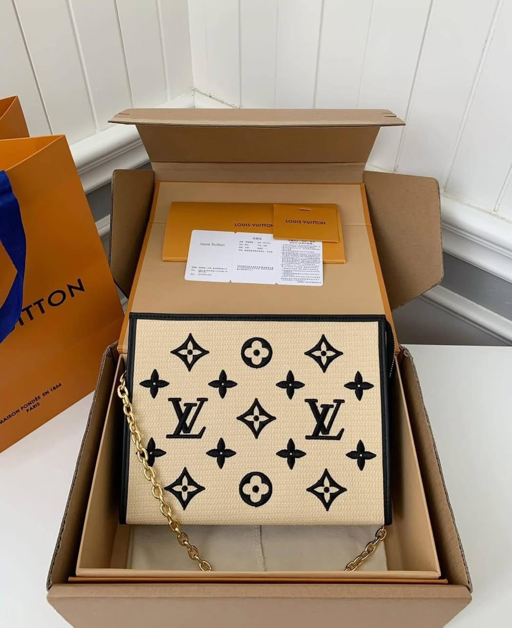 LV CLUTCH
