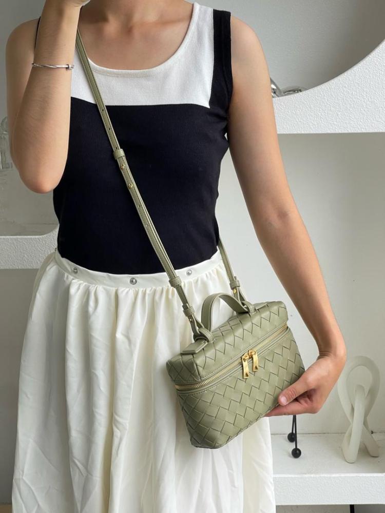 Bottega Veneta Bang Bang small Intrecciato leather vanity bag