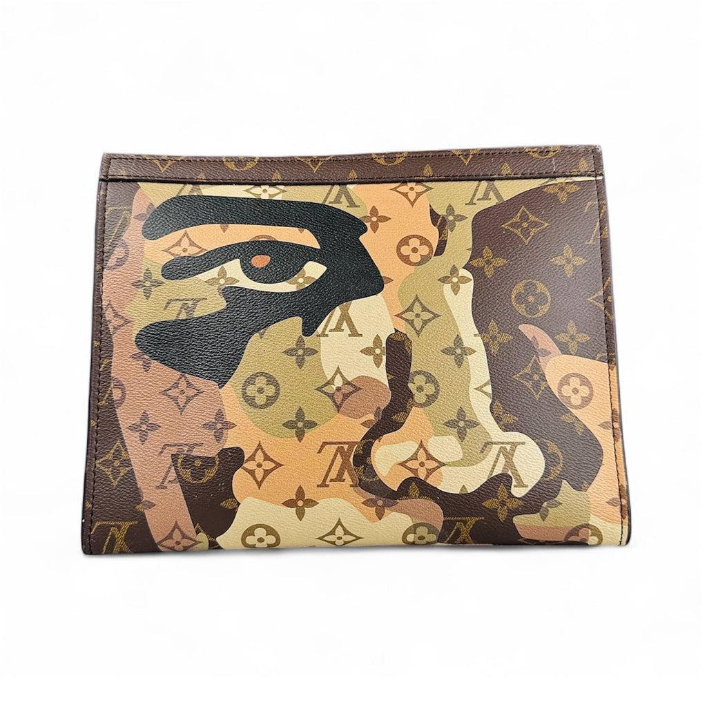 Louis Vuitton Pochette Voyage face portrait