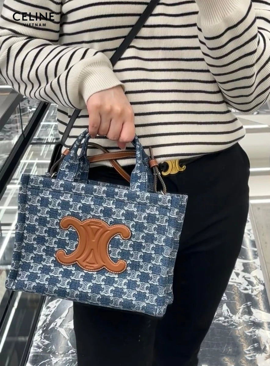 Celine Pre-Owned
Cabas Thais Triomphe Printed Canvas Small tote bag