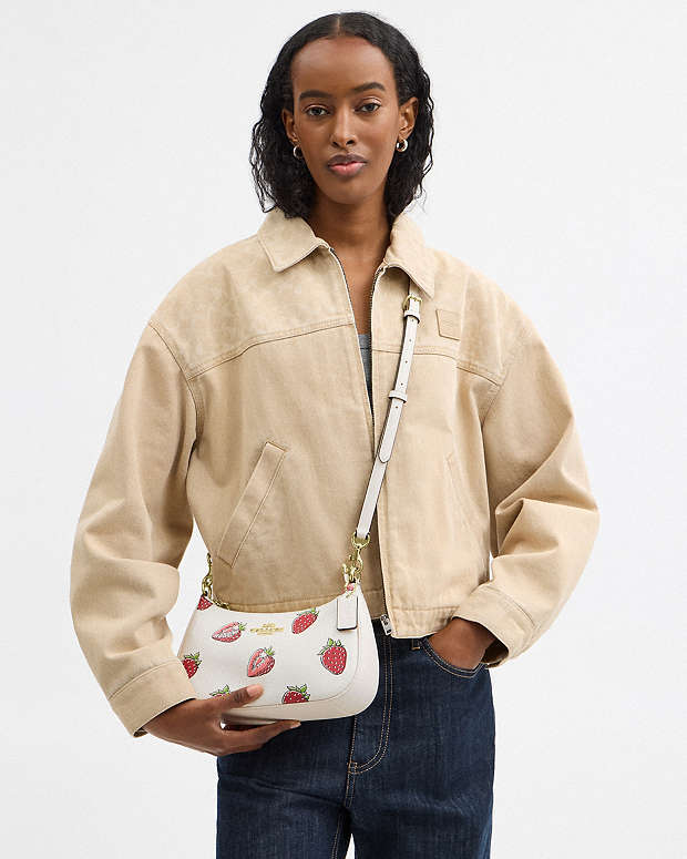 COACH TERI SHOULDER BAG WITH STRAWBERRY PRINT 🍓