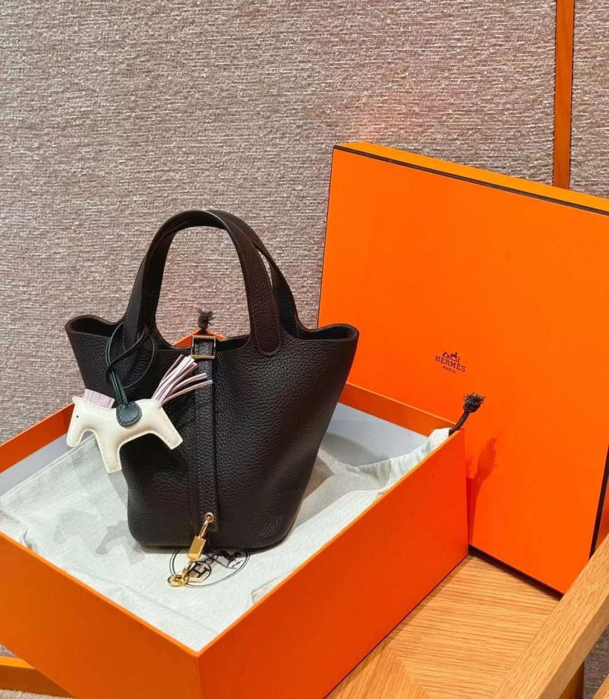 HERMÈS Picotin Lock 18 Bag in Clemence Leather