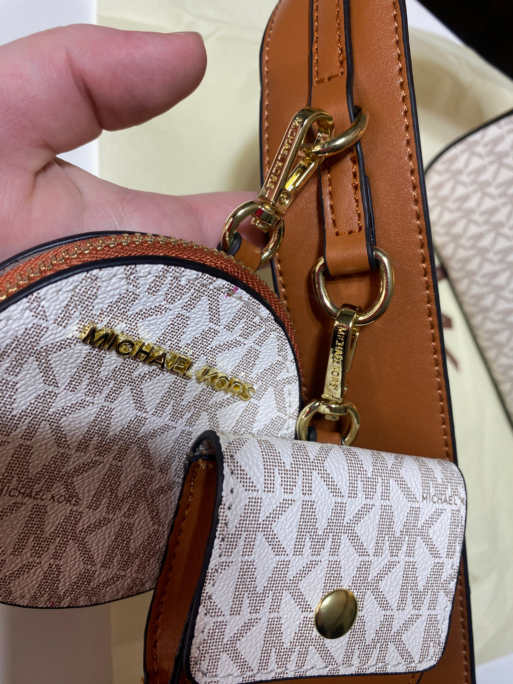 Michael Kors Jet Set Charm Medium Camera Bag