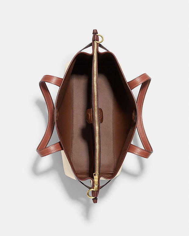 Coach Hanna Carryall