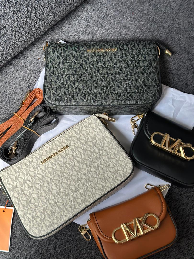 MICHAEL KORS PARKER EMPIRE SIGNATURE LOGO 2-IN-1 CROSSBODY BAG