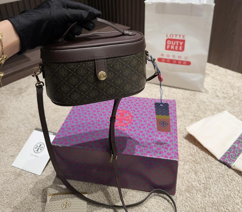 Tory Burch T MONOGRAM VANITY CASE