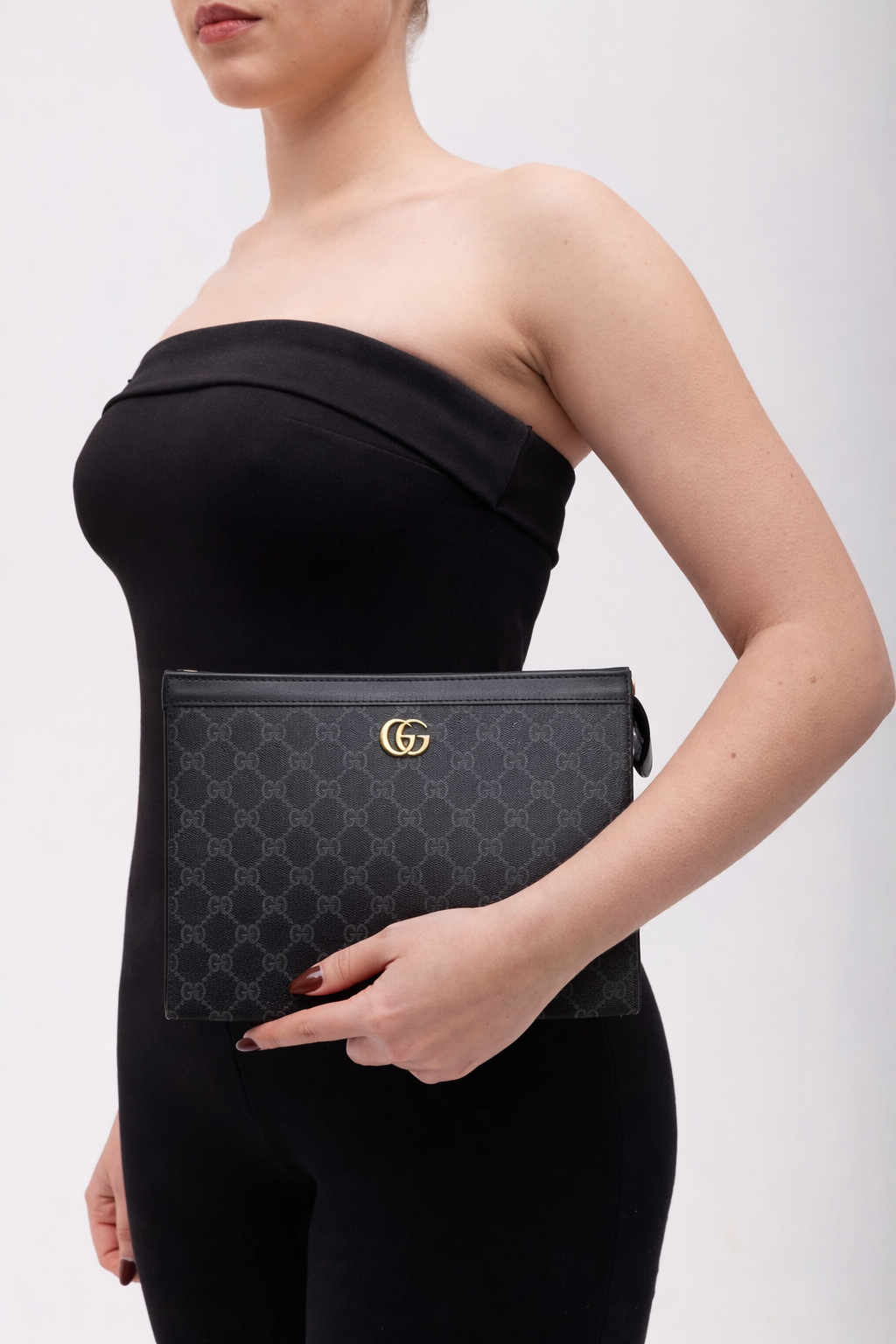 Gucci GG Supreme Pouch