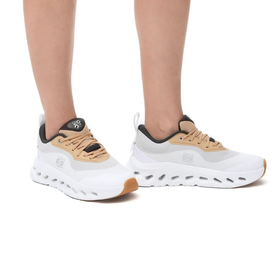 ON Cloud Loewe X On Running Woman