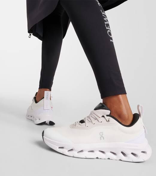 ON Cloud Loewe X On Running Woman