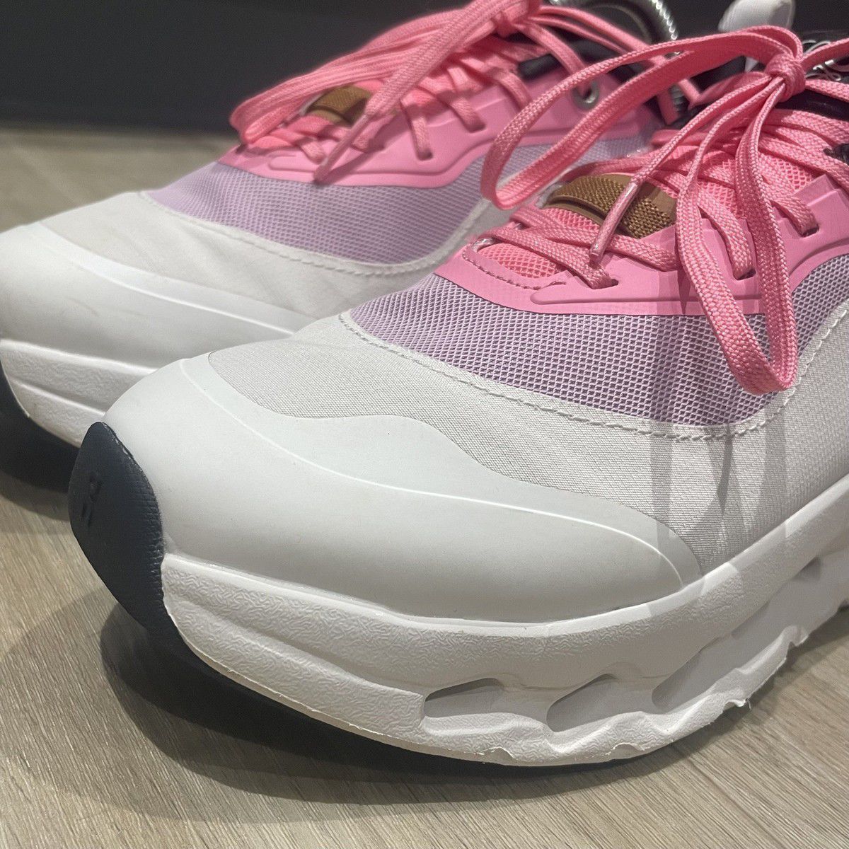 ON Cloud Loewe X On Running Woman