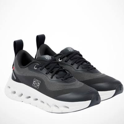 ON Cloud Loewe X On Running Woman