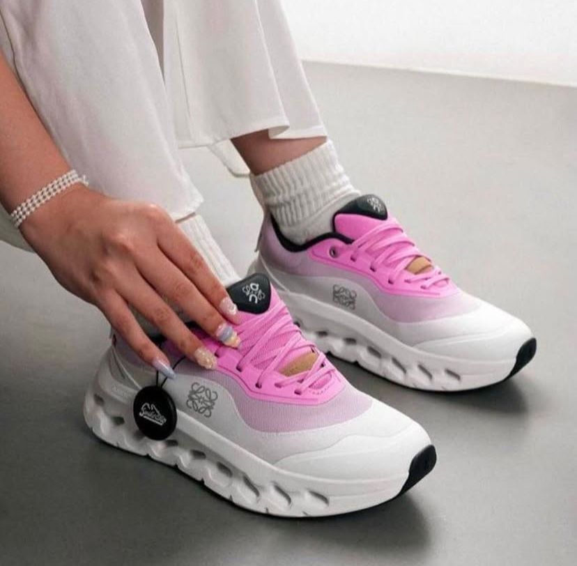 ON Cloud Loewe X On Running Woman