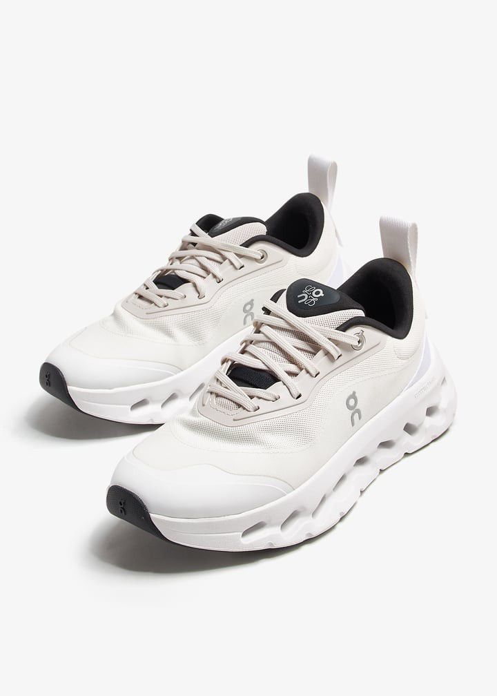 ON Cloud Loewe X On Running Woman