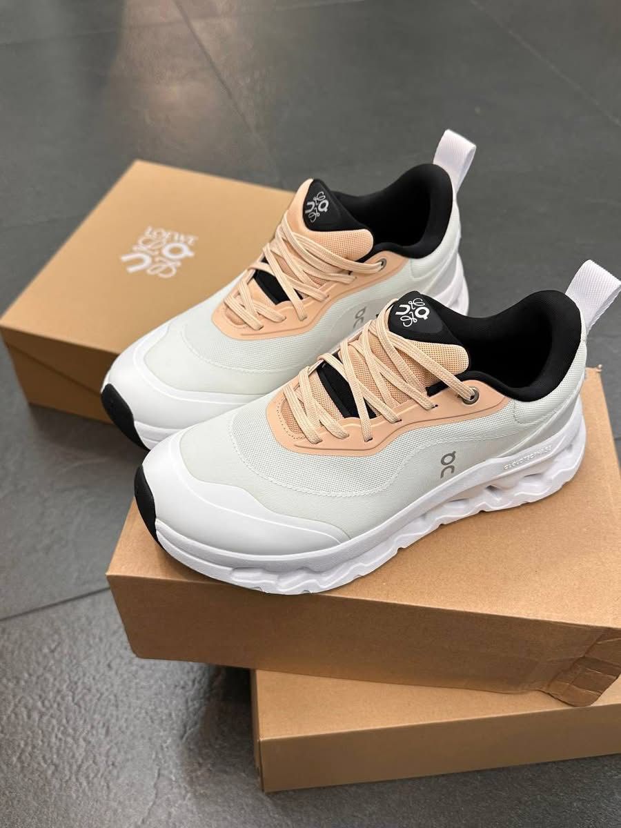 ON Cloud Loewe X On Running Woman